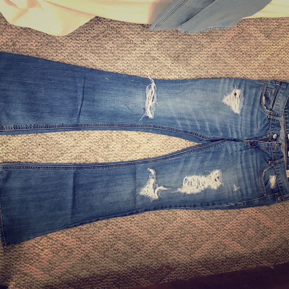 Size 5S hollister flare destroyed jeans.